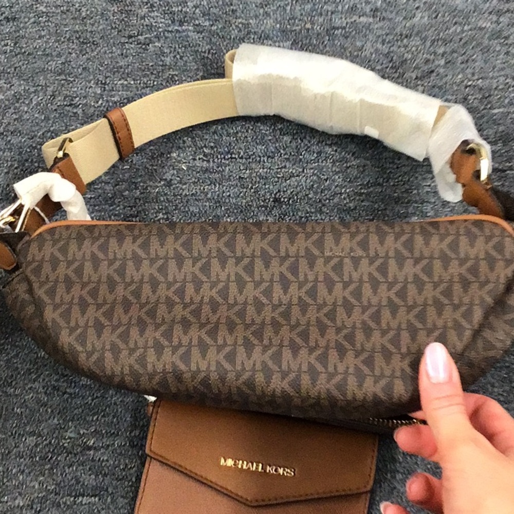 NWT MICHAEL Michael Kors Brown Logo Fanny Pack with Wallet. - Picture 2 of 6